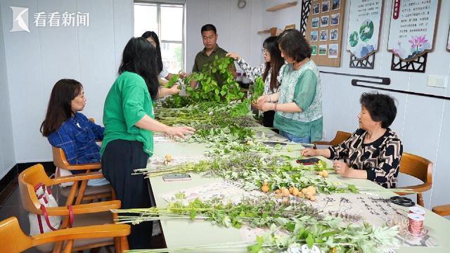 个传统佳节为何能全球圈粉无数j9九游会登录老外也玩嗨！这(图10)